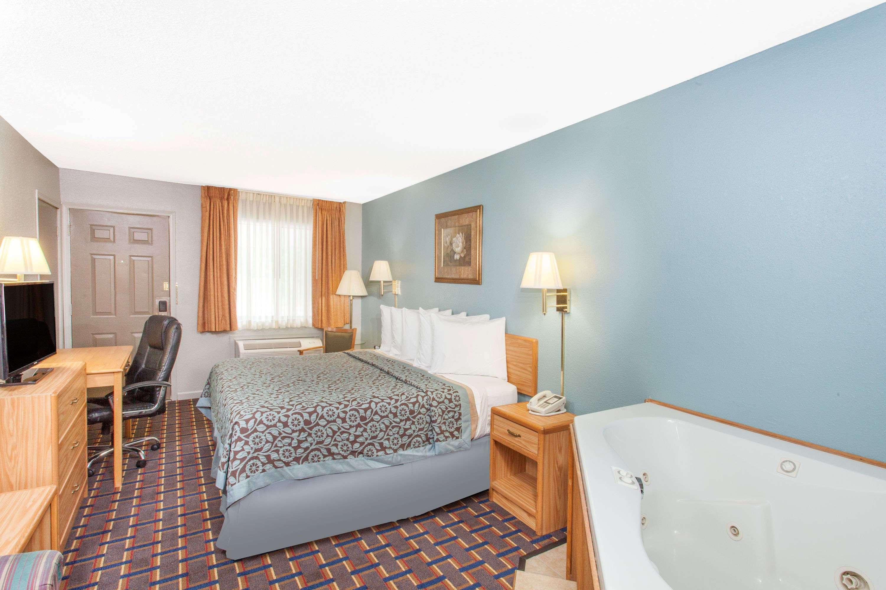 Days Inn By Wyndham Farmer City Exteriér fotografie
