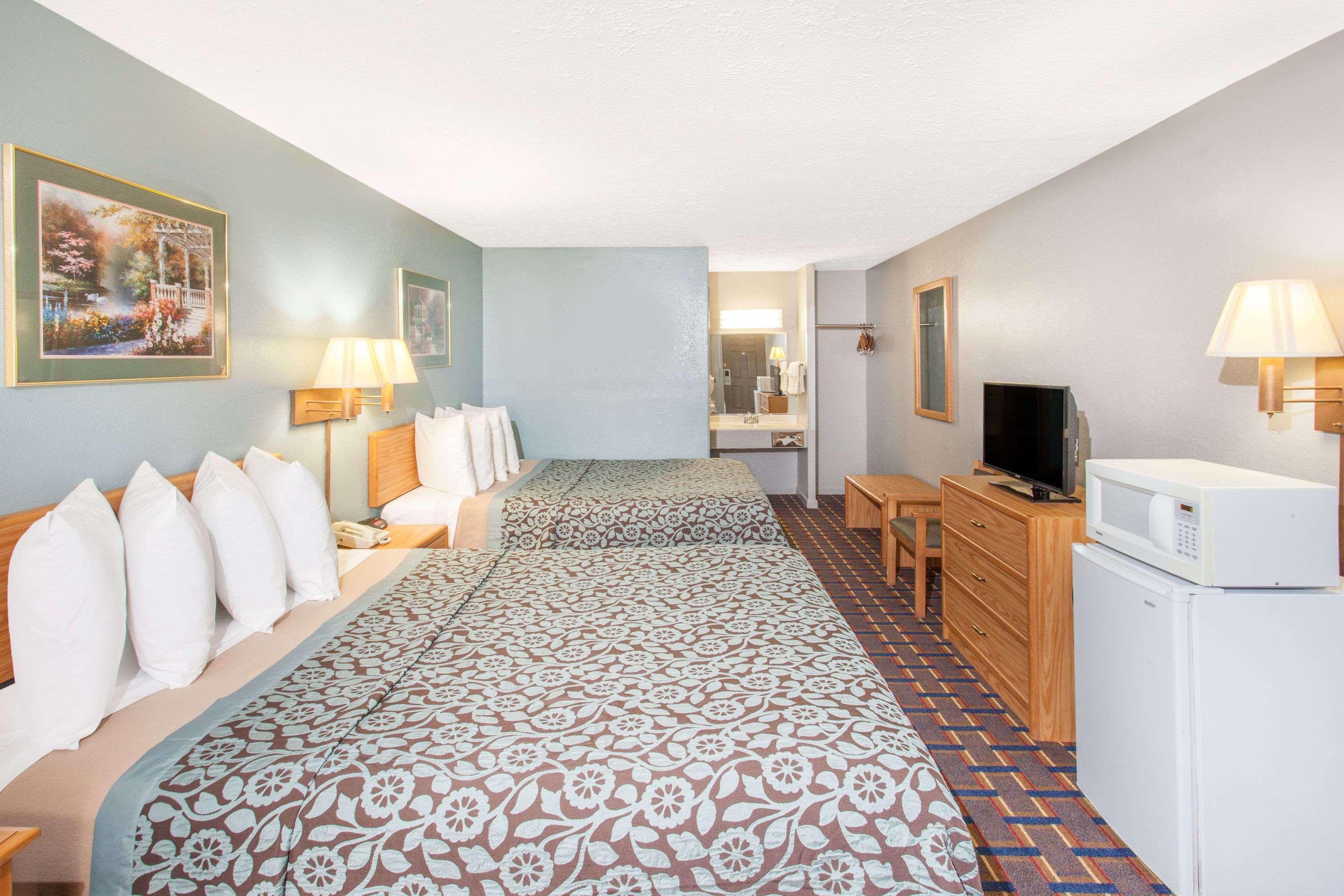 Days Inn By Wyndham Farmer City Exteriér fotografie