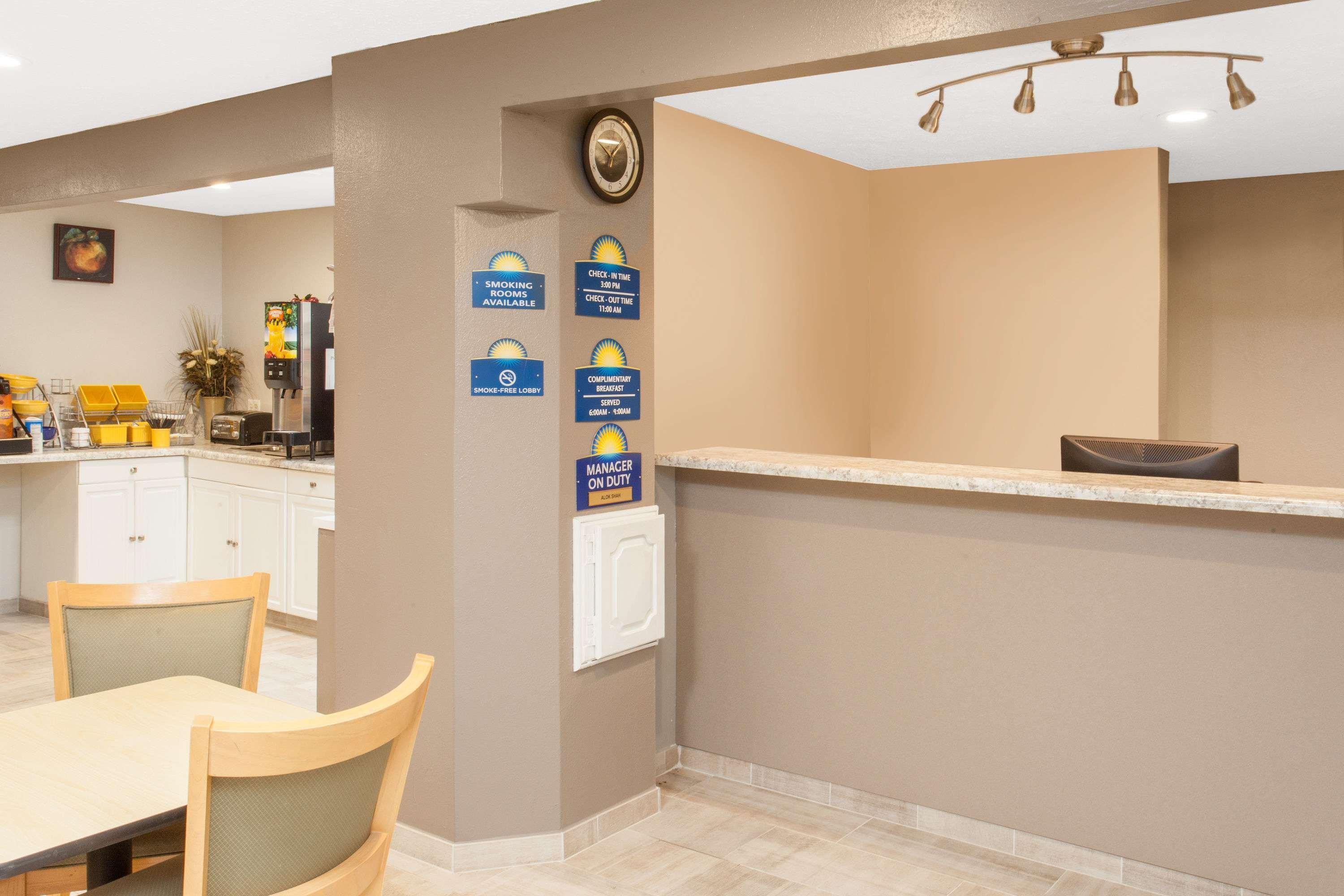 Days Inn By Wyndham Farmer City Exteriér fotografie