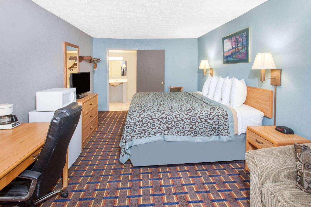 Days Inn By Wyndham Farmer City Exteriér fotografie